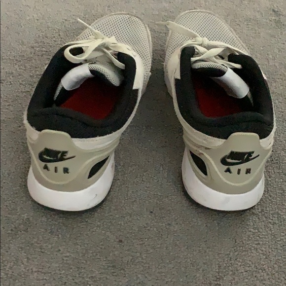 Nike Running Shoe - Picture 3 of 4